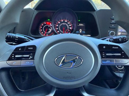 Used 2022 Hyundai Elantra SEL FWD image 21