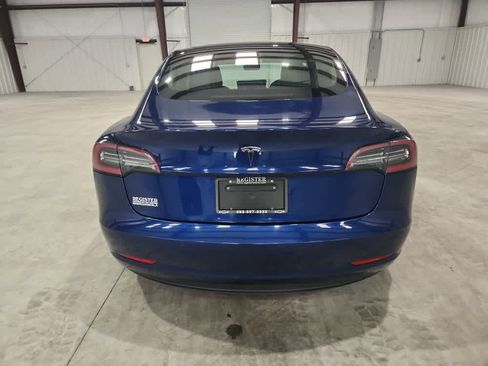 Used 2019 Tesla Model 3 Standard Range Plus image 4