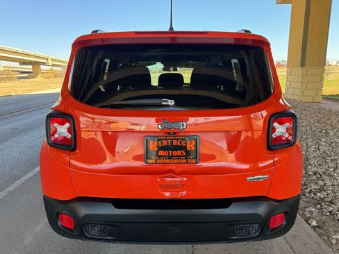 Used 2018 Jeep Renegade Latitude image 4