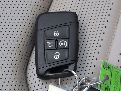 Used 2021 Volkswagen Atlas SEL Premium image 29