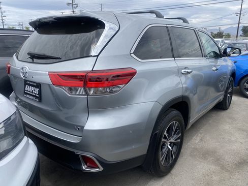 Used 2018 Toyota Highlander Plus FWD image 7