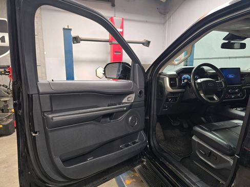 Used 2024 Ford Expedition XLT image 12