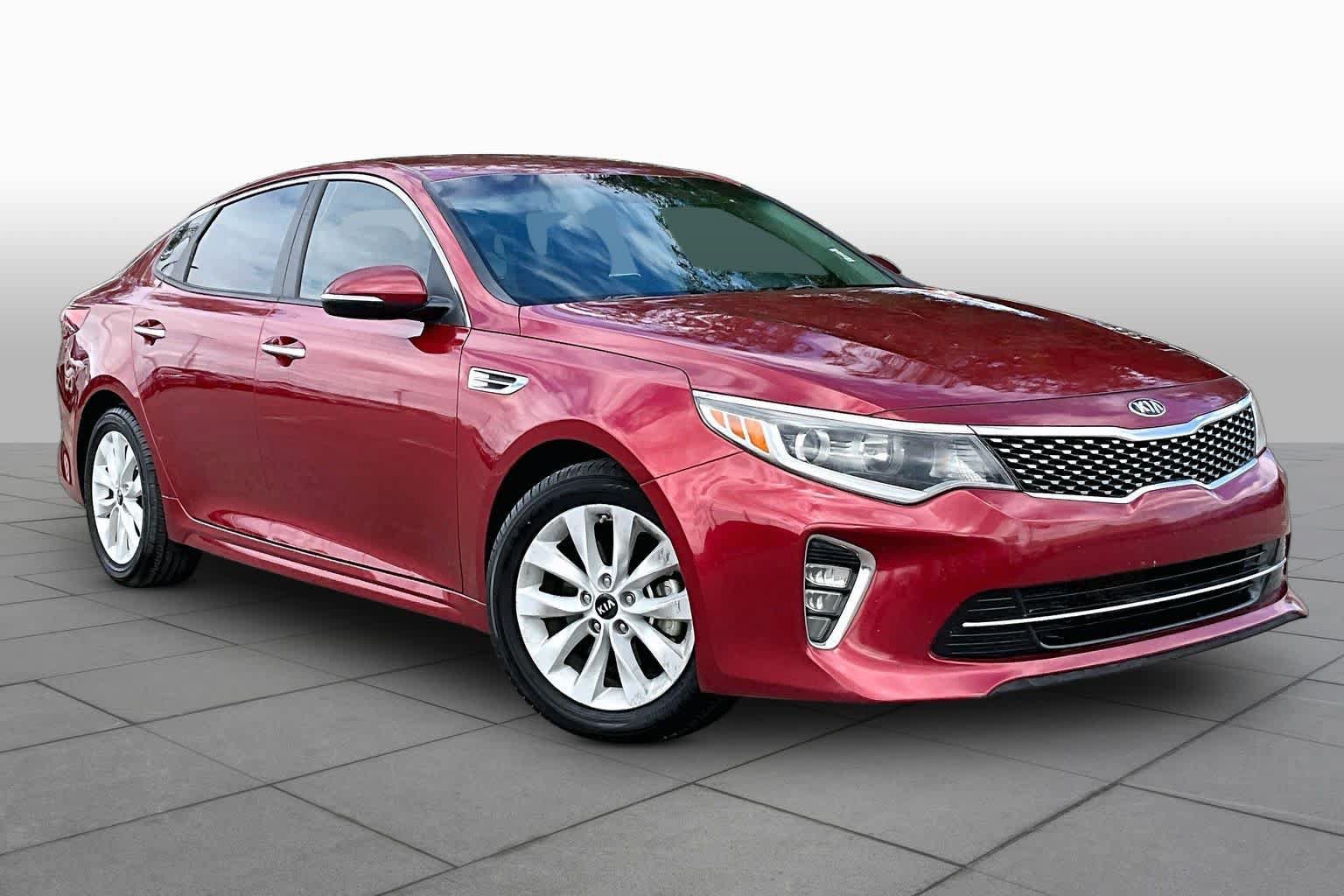 Used 2018 Kia Optima S FWD image 3