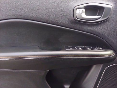 Used 2018 Jeep Compass Latitude w/ Safe & Security Group image 12