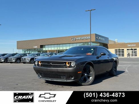 Used 2021 Dodge Challenger SXT RWD image 1