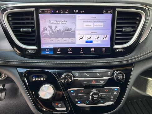 Used 2023 Chrysler Pacifica Touring image 20