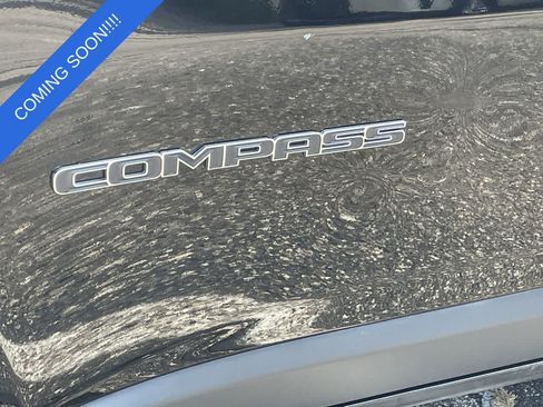 Used 2018 Jeep Compass Latitude w/ Cold Weather Group AWD/4WD image 36
