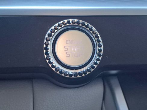 Used 2023 Kia Carnival LX image 30