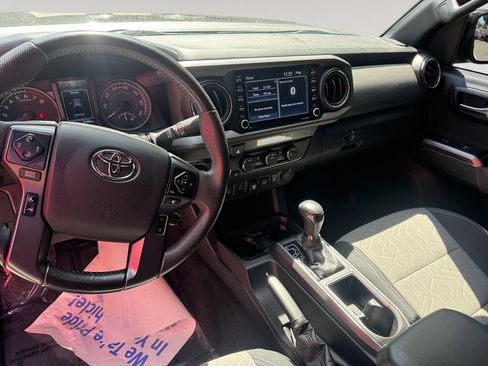 Used 2021 Toyota Tacoma TRD Off-Road w/ Technology Package AWD/4WD image 10