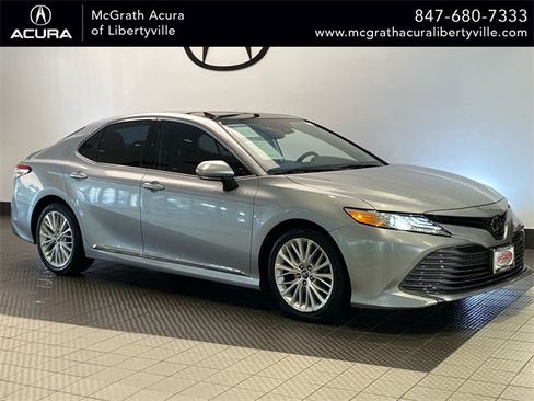 Used 2020 Toyota Camry XLE image 1