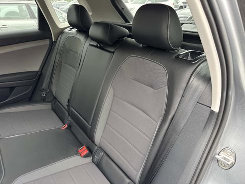 Used 2022 Volkswagen Taos SE image 14