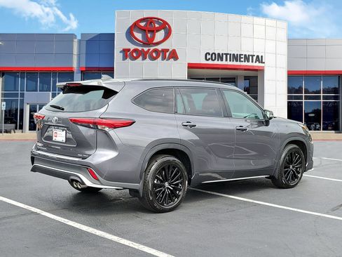 Used 2023 Toyota Highlander XSE AWD/4WD image 5