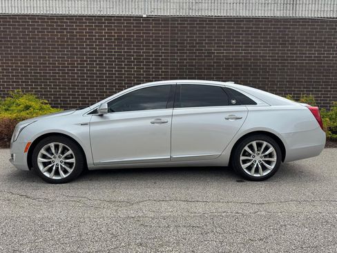 Used 2017 Cadillac XTS Luxury image 2