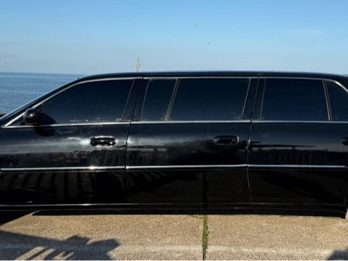 Used 2008 Cadillac DTS w/ Sun And Sound Package FWD image 8