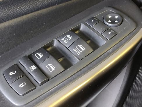 Used 2020 Jeep Cherokee Latitude Plus AWD/4WD image 27