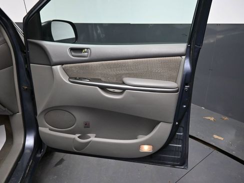 Used 2008 Toyota Sienna LE FWD image 17