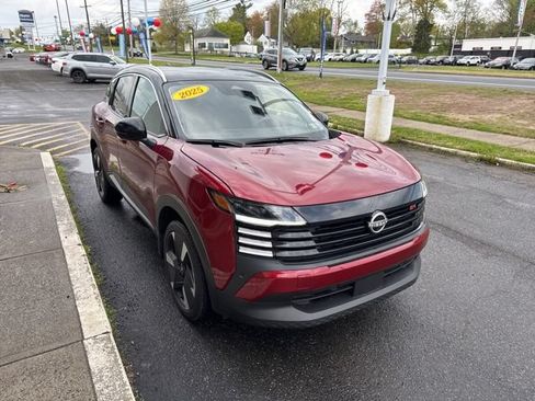 Used 2025 Nissan Kicks SR AWD/4WD image 2