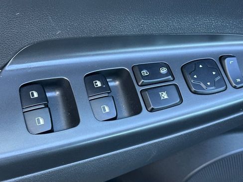 Used 2023 Hyundai Kona SE image 11