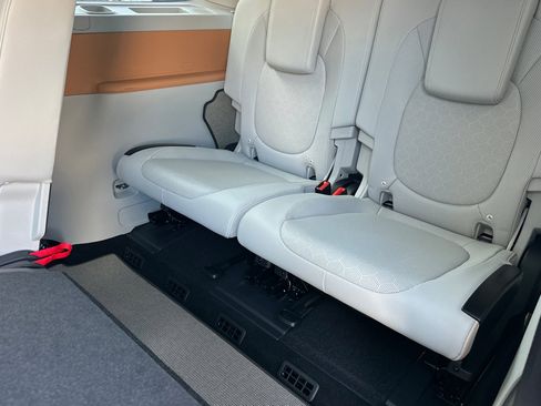 New 2025 Volkswagen ID. Buzz 1st Edition image 13