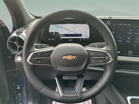 Used 2026 Chevrolet Equinox LT w/ Convenience Package II FWD image 11