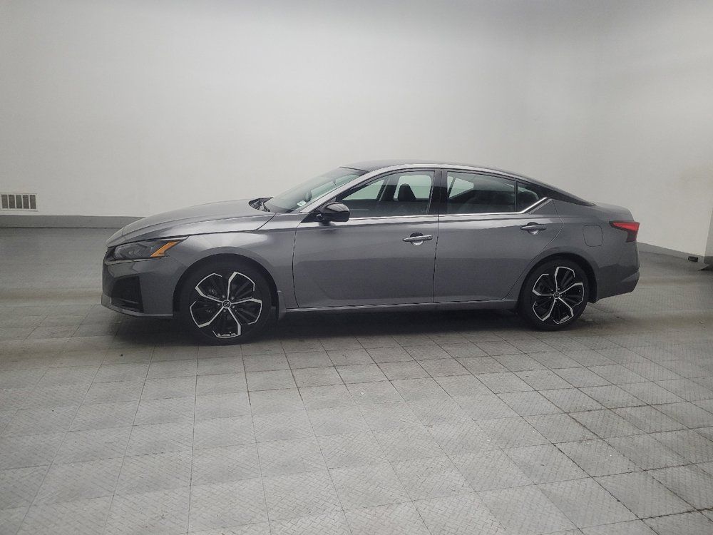 Used 2025 Nissan Altima 2.5 SR FWD image 2