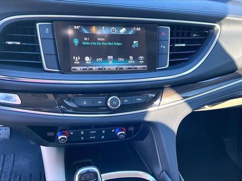 Used 2018 Buick Enclave Essence image 32