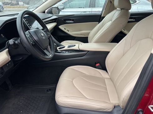 Used 2019 Toyota Avalon XLE image 3
