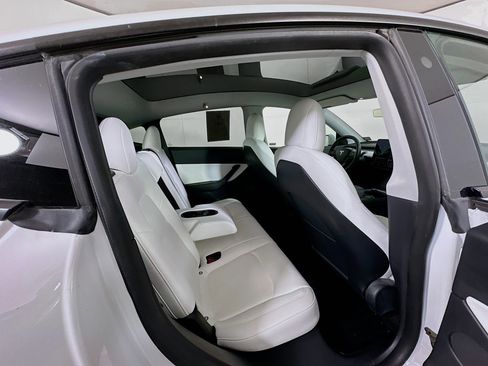 Used 2021 Tesla Model Y Long Range image 29