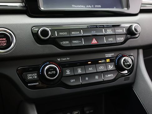 Used 2018 Kia Niro EX w/ EX Premium Package FWD image 22
