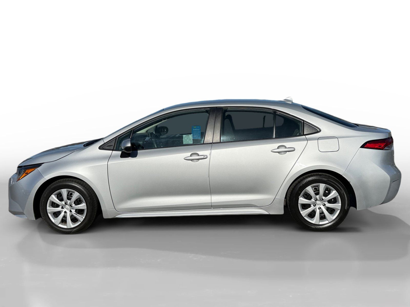 Used 2024 Toyota Corolla LE FWD image 2