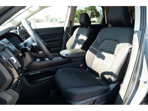 Used 2024 Nissan Pathfinder SV w/ SV Premium Package FWD image 12