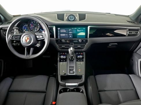 Used 2026 Porsche Macan AWD/4WD image 19