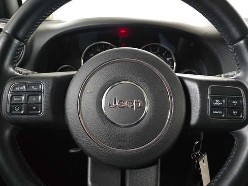 Used 2015 Jeep Wrangler Unlimited Rubicon w/ Connectivity Group AWD/4WD image 25