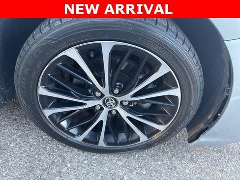 Used 2020 Toyota Camry SE image 8
