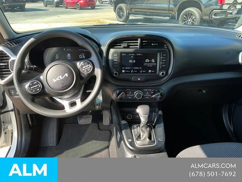 Used 2025 Kia Soul LX w/ LX Technology Package FWD image 15
