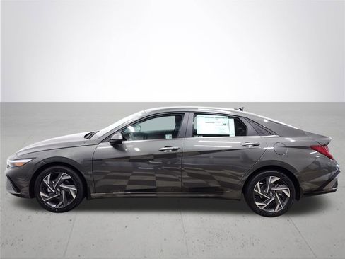 Used 2025 Hyundai Elantra SEL FWD image 10