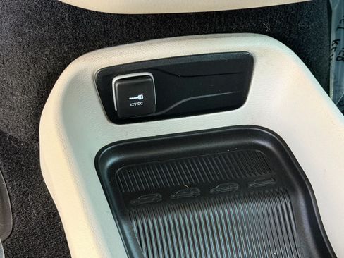 Used 2021 Chrysler Voyager L FWD image 32