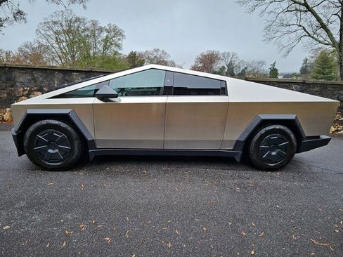 Used 2025 Tesla Cybertruck AWD Crew Cab image 8