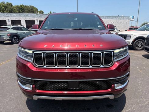 Used 2022 Jeep Wagoneer Series III w/ Premium Group I AWD/4WD image 2
