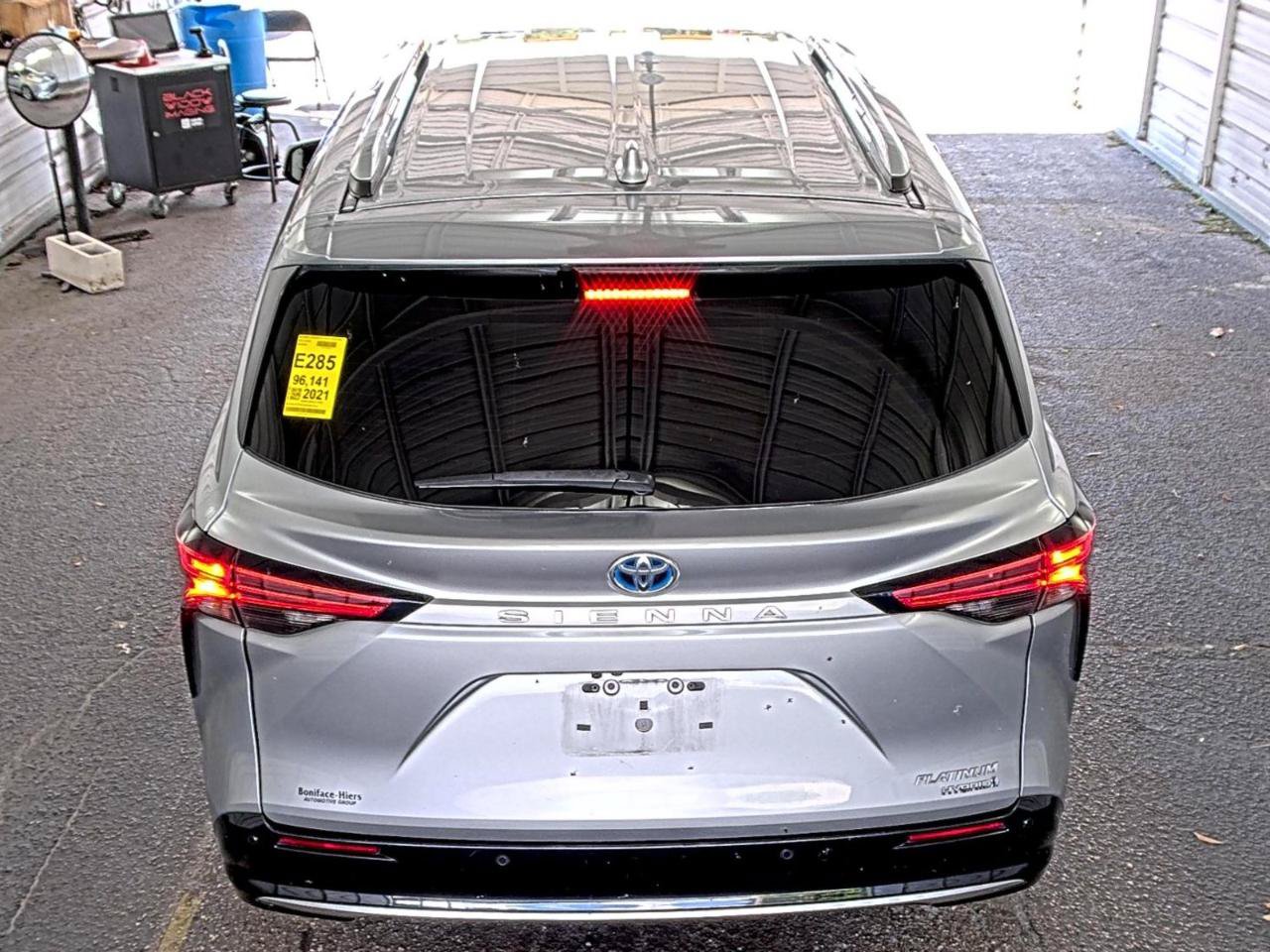 Used 2021 Toyota Sienna Platinum FWD image 4