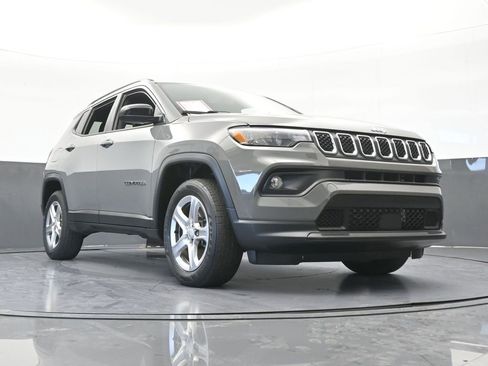 Used 2023 Jeep Compass Latitude AWD/4WD image 59