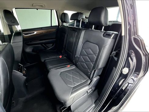 Used 2025 Volkswagen Atlas SE image 31