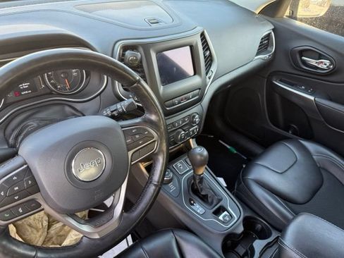 Used 2021 Jeep Cherokee Latitude AWD/4WD image 6