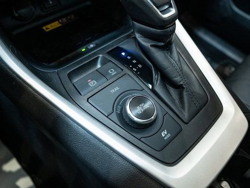 Certified 2022 Toyota RAV4 XLE Premium image 31