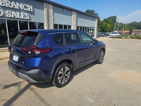 Used 2023 Nissan Rogue SV FWD image 2