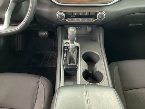 Used 2025 Nissan Altima 2.5 SV FWD image 14