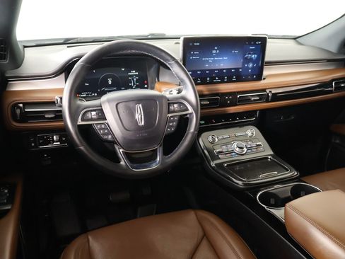 Used 2022 Lincoln Nautilus Reserve AWD/4WD image 2