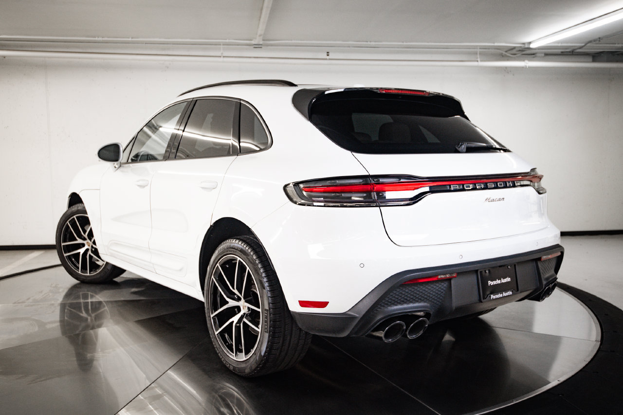 Certified 2024 Porsche Macan AWD/4WD image 3