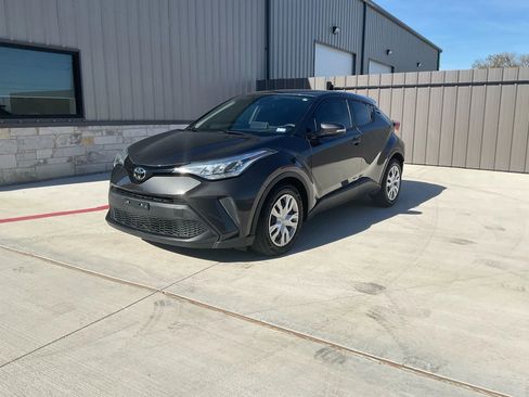 Used 2021 Toyota C-HR LE image 3