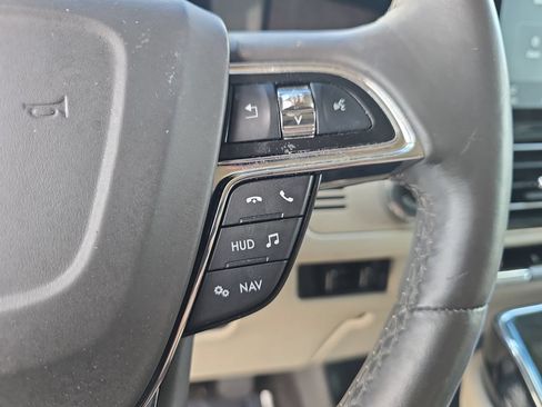Certified 2021 Lincoln Navigator Reserve w/ Luxury Package AWD/4WD image 36